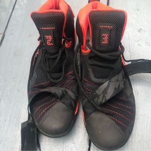 Nike LeBron James Zoom Hook & Loop Lace Up High Top basketball Men's Size 11.5